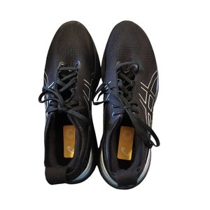 Size 10 Asics sneakers, black, brand new, Gel Nimbus 25
